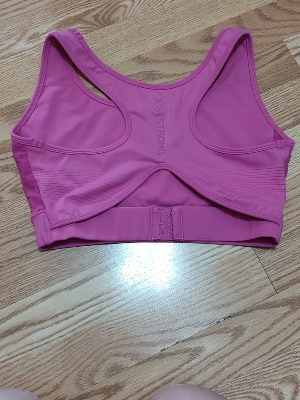 High-Impact Pink Sports Bra with Smooth Support - Picture 2 of 8